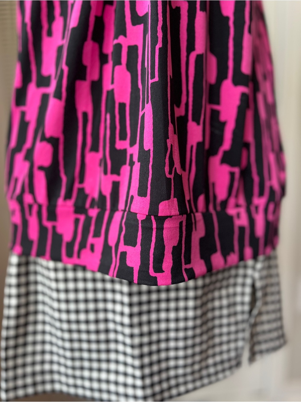 MICHAEL Michael Kors Hot Pink and Black Abstract Halter Top - Picture 6 of 10